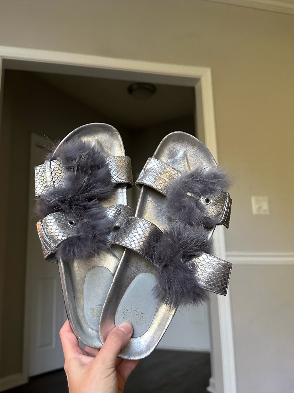 Frances Valentine Silver Faux-Fur Buckle Slide Sandals Women’s 9 Slip On Shoe